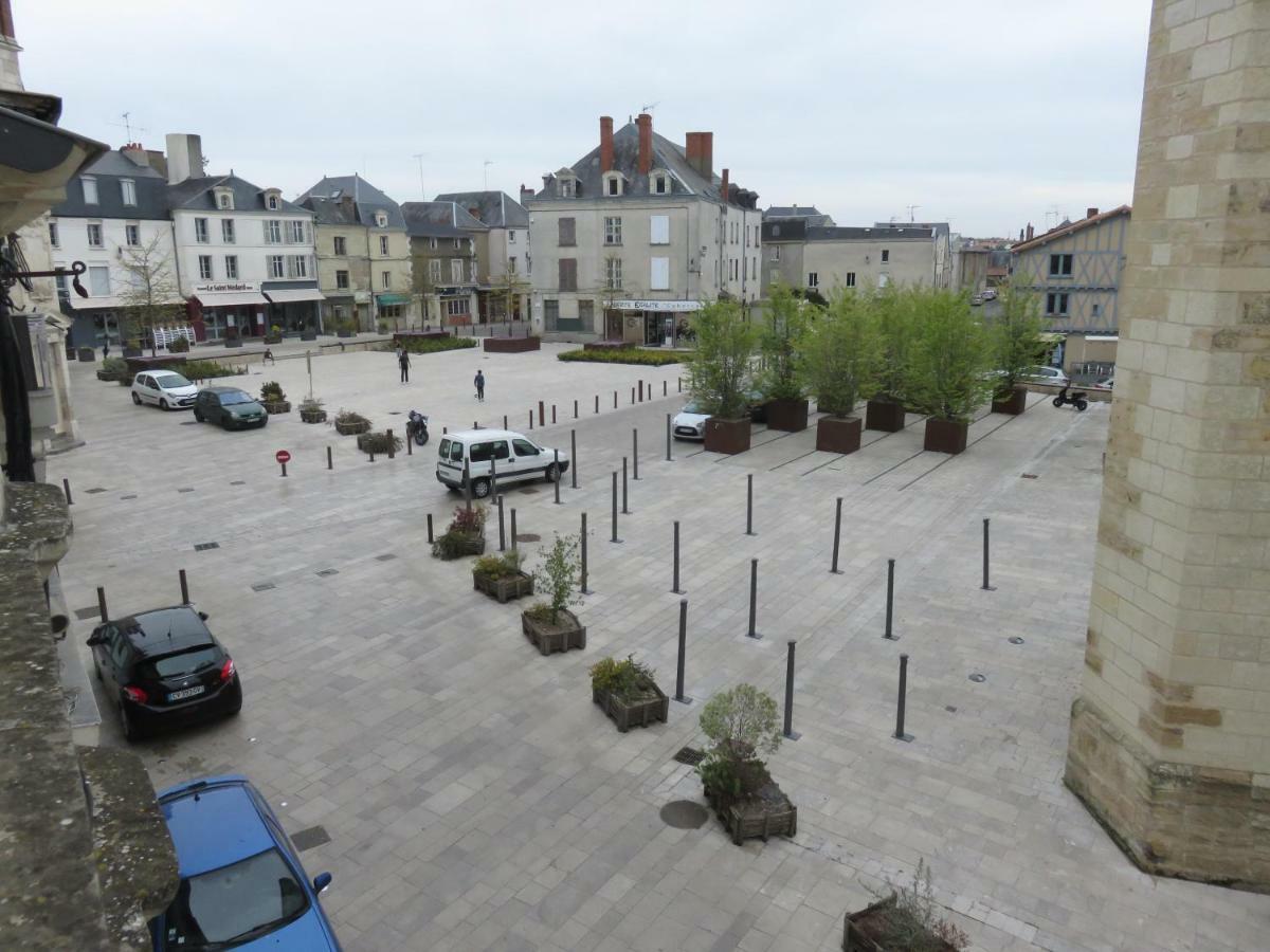 Grand Appartement Chaleureux Thouars Exteriör bild